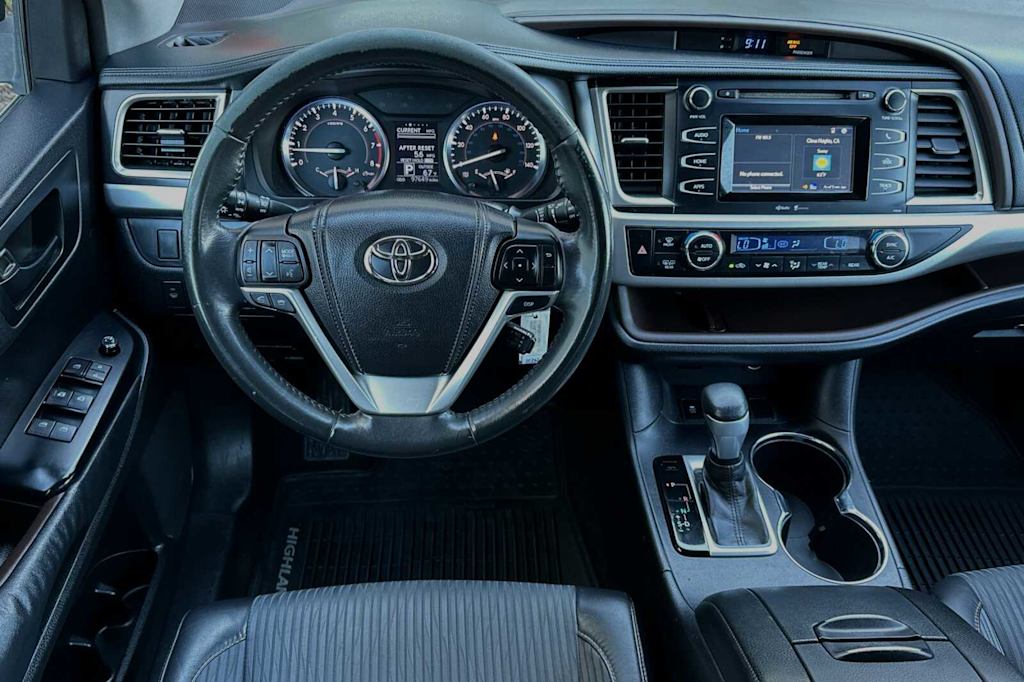 2015 Toyota Highlander LE 11