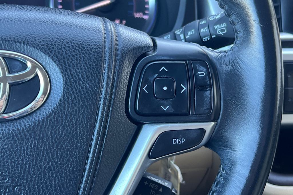 Thumbnail: 2014 Toyota Highlander - 30