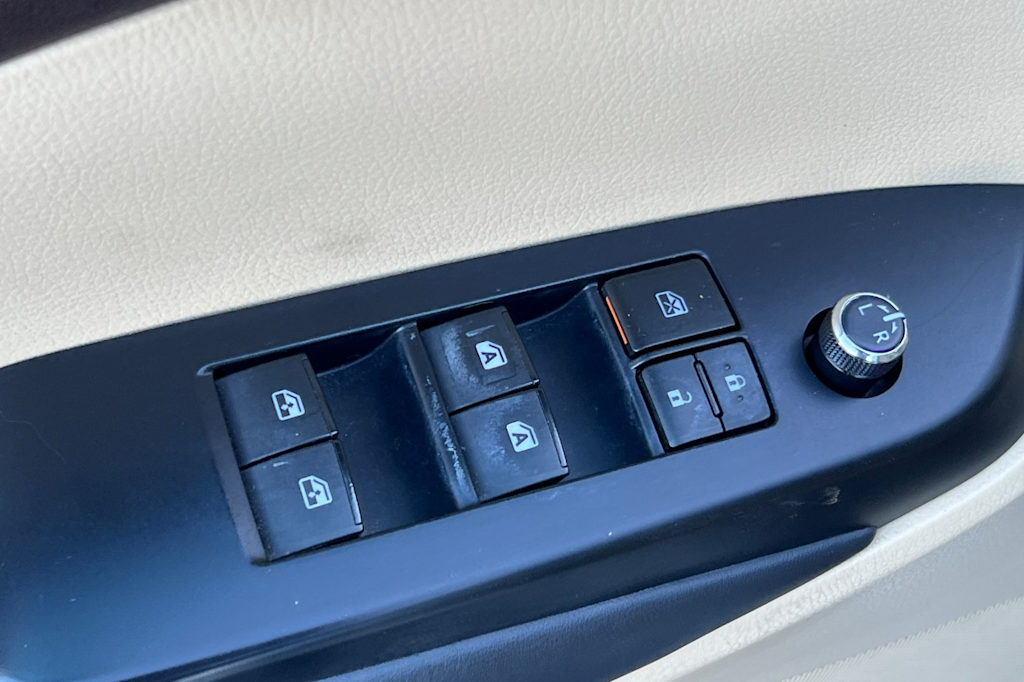 Thumbnail: 2014 Toyota Highlander - 22