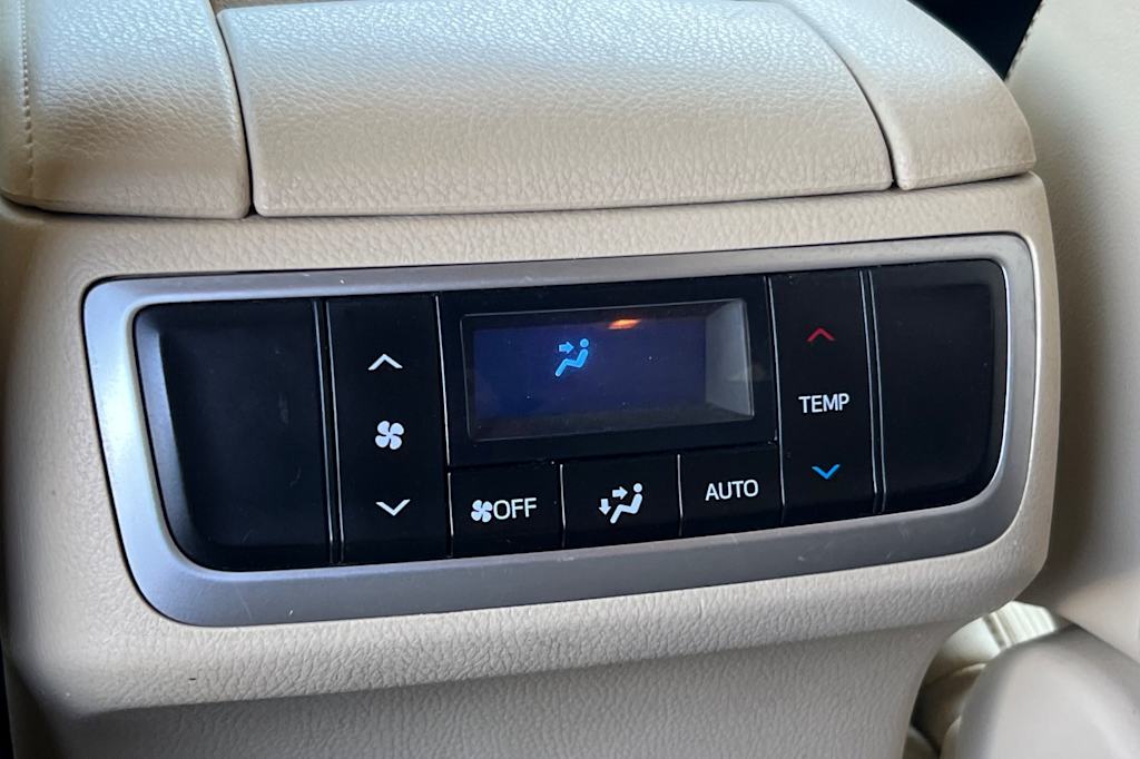 Thumbnail: 2014 Toyota Highlander - 23