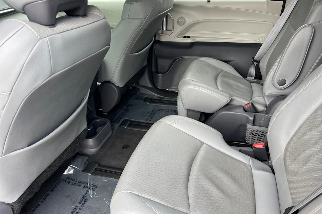 2021 Toyota Sienna Limited 11