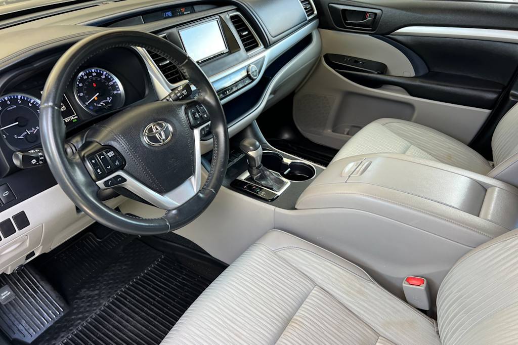 Thumbnail: 2019 Toyota Highlander - 9
