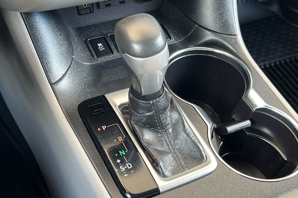 Thumbnail: 2019 Toyota Highlander - 14