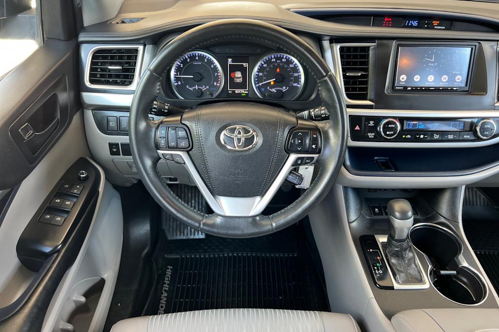 Thumbnail: 2019 Toyota Highlander - 11