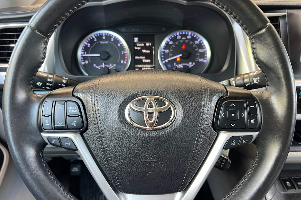 Thumbnail: 2019 Toyota Highlander - 28
