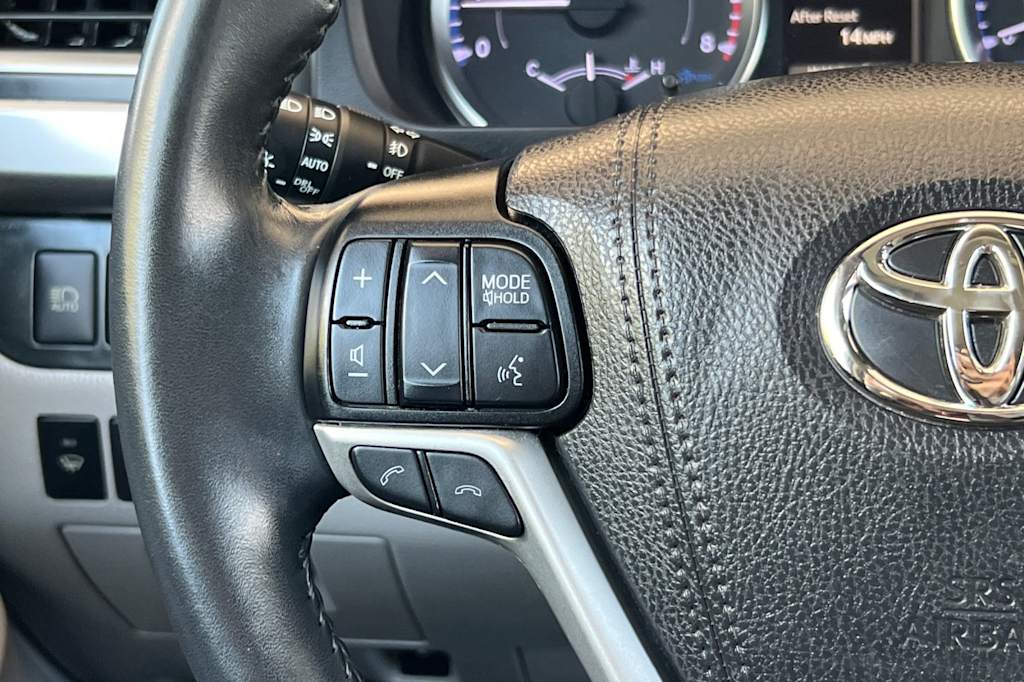 Thumbnail: 2019 Toyota Highlander - 29