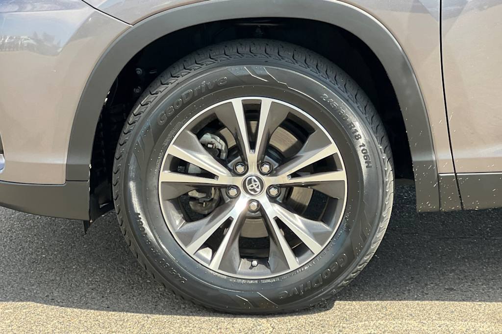 Thumbnail: 2019 Toyota Highlander - 8