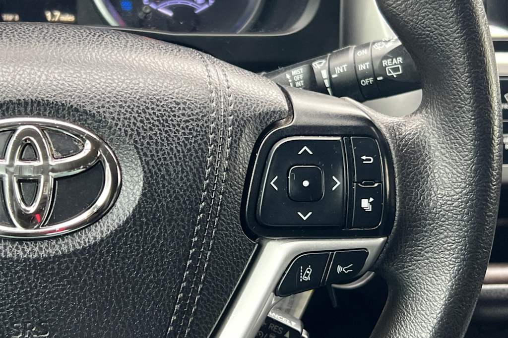 Thumbnail: 2019 Toyota Highlander - 28