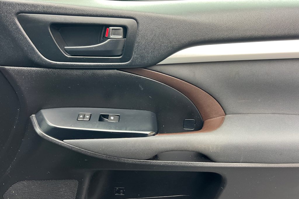 Thumbnail: 2019 Toyota Highlander - 23