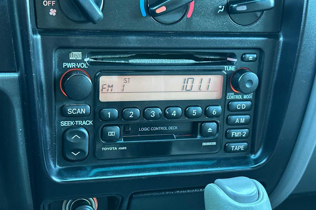Thumbnail: 2001 Toyota Tacoma - 24
