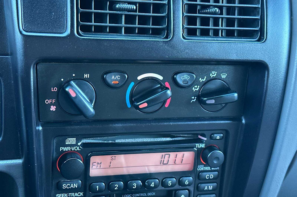 Thumbnail: 2001 Toyota Tacoma - 25