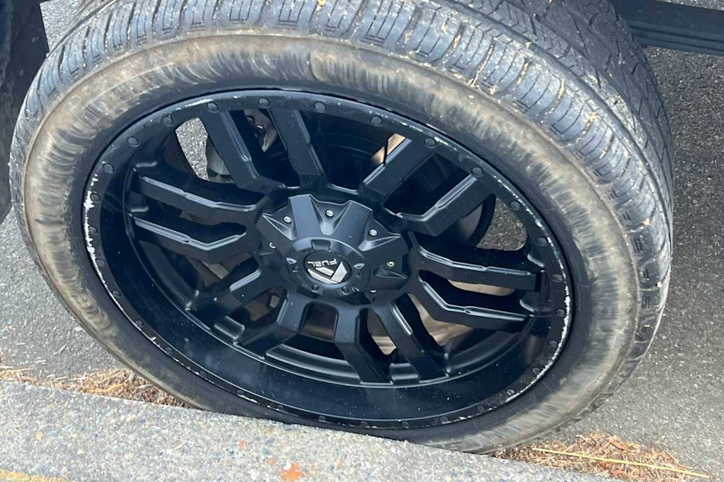 Thumbnail: 2019 Toyota Tundra - 16