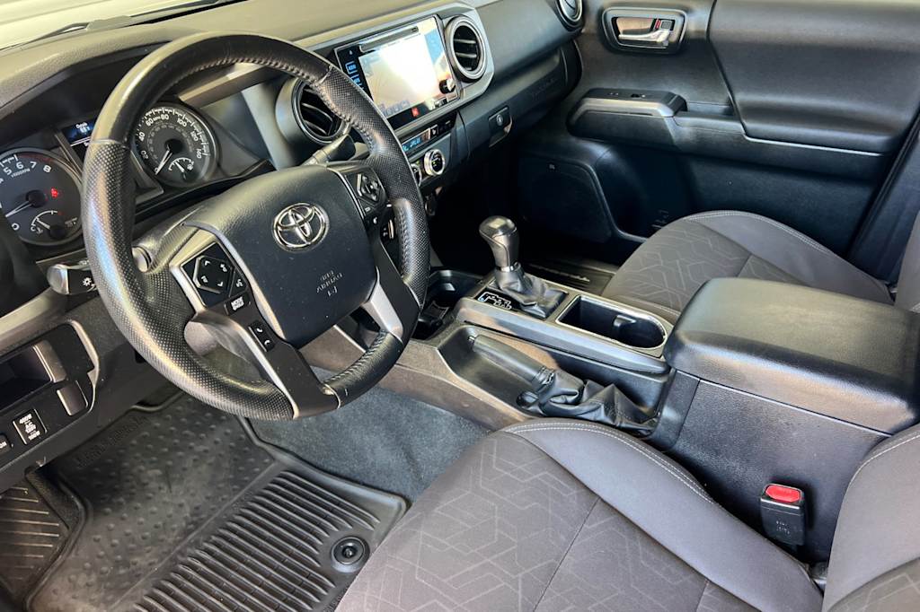 Thumbnail: 2016 Toyota Tacoma - 8