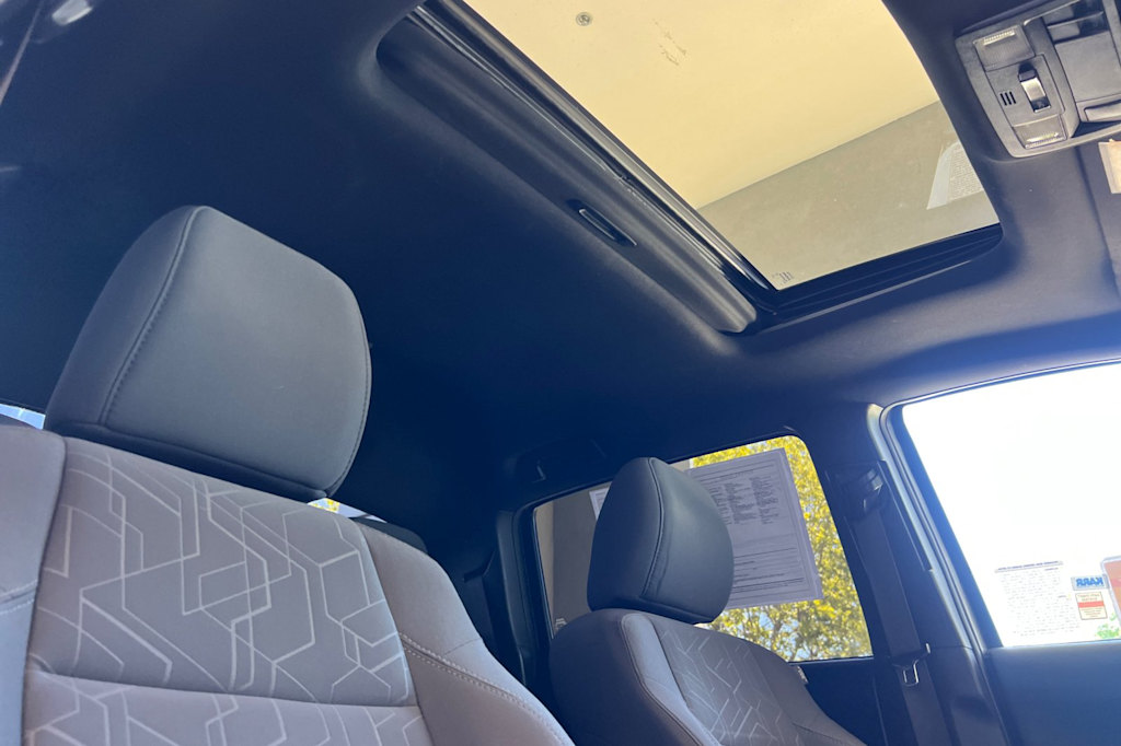Thumbnail: 2016 Toyota Tacoma - 21