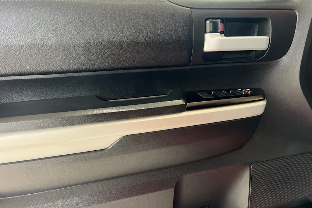 Thumbnail: 2019 Toyota Tundra - 19