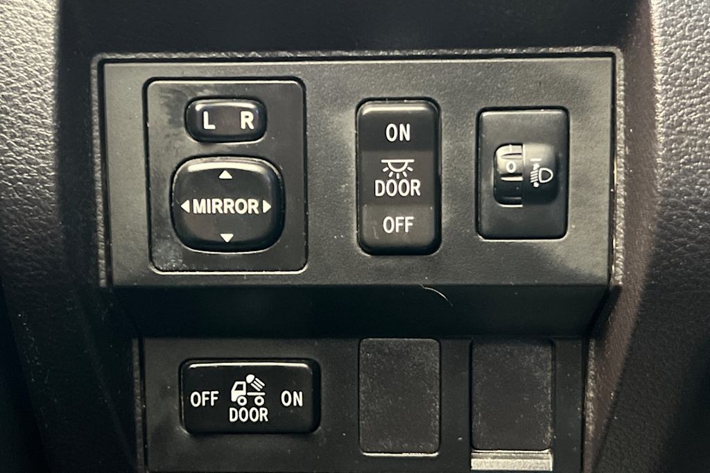 Thumbnail: 2014 Toyota Tundra - 27