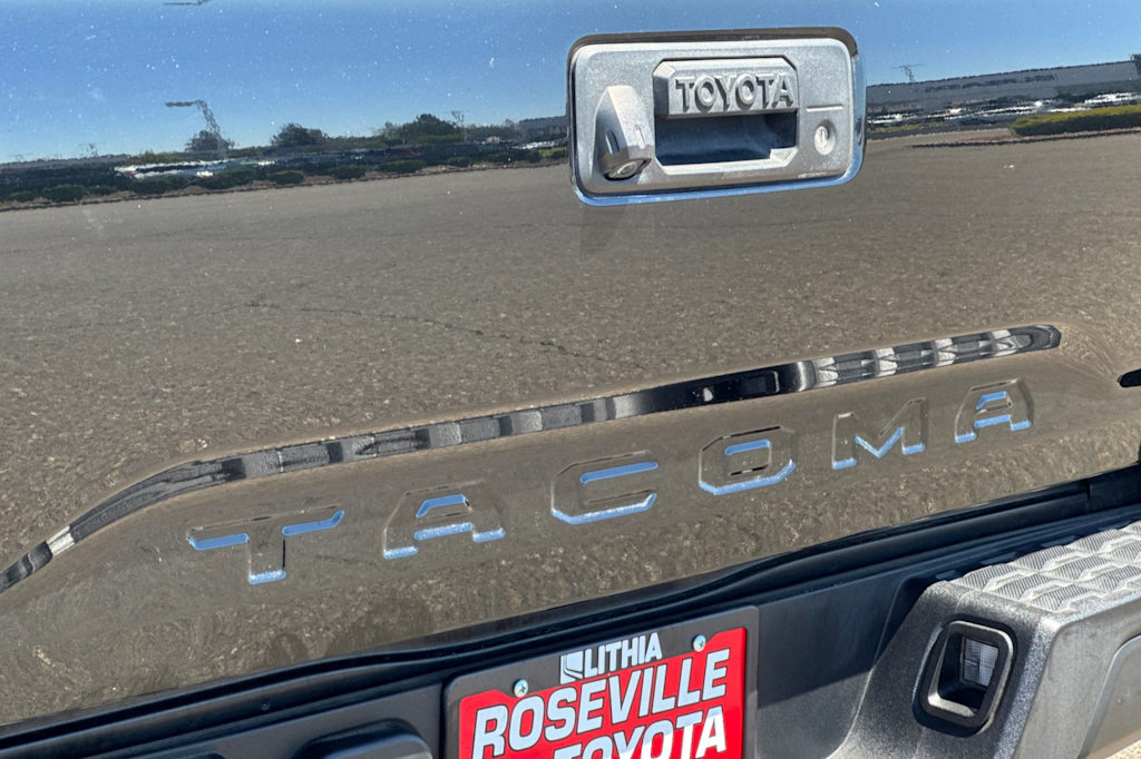 Thumbnail: 2019 Toyota Tacoma - 7