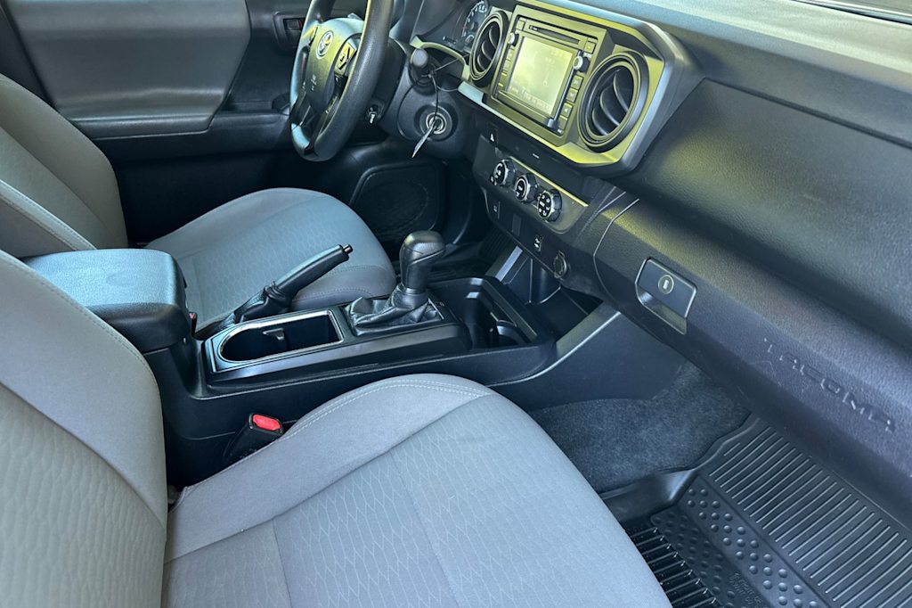 Thumbnail: 2019 Toyota Tacoma - 12
