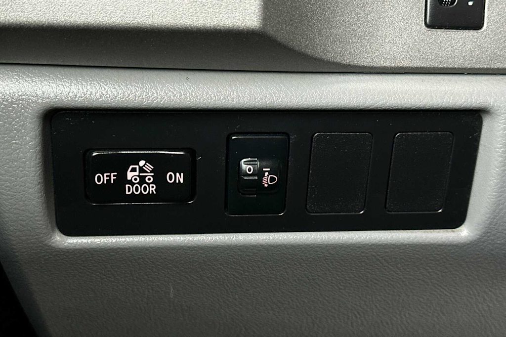 2013 Toyota Tundra  32