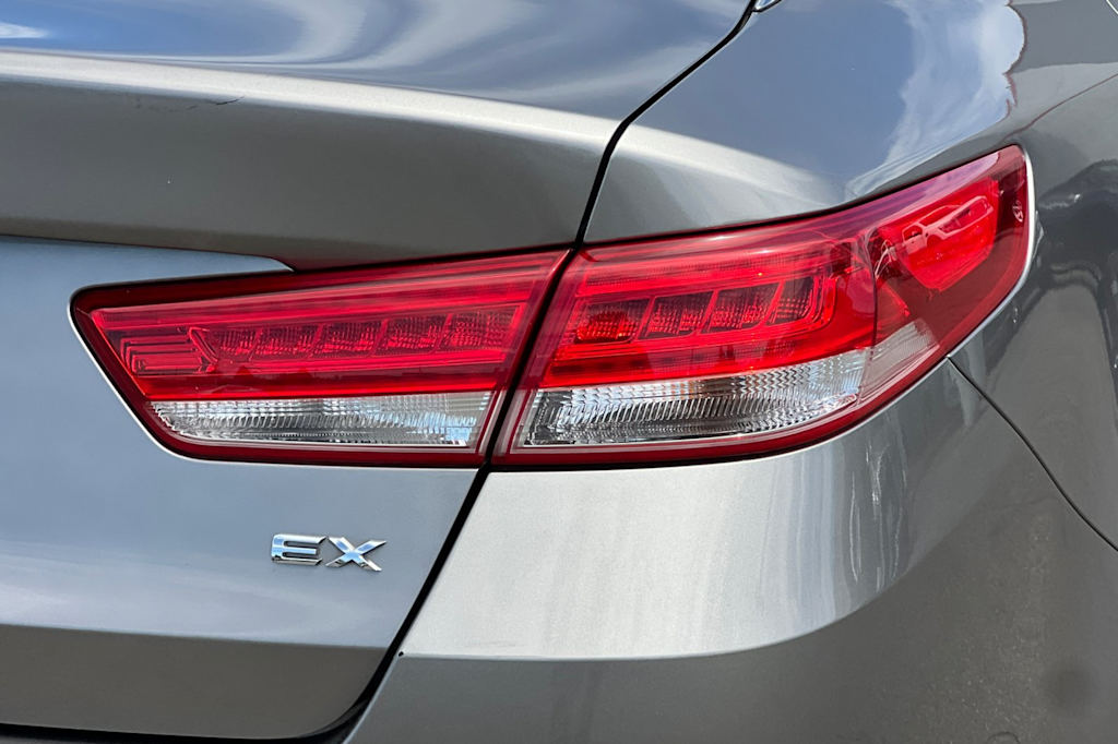 Thumbnail: 2016 Kia Optima - 32