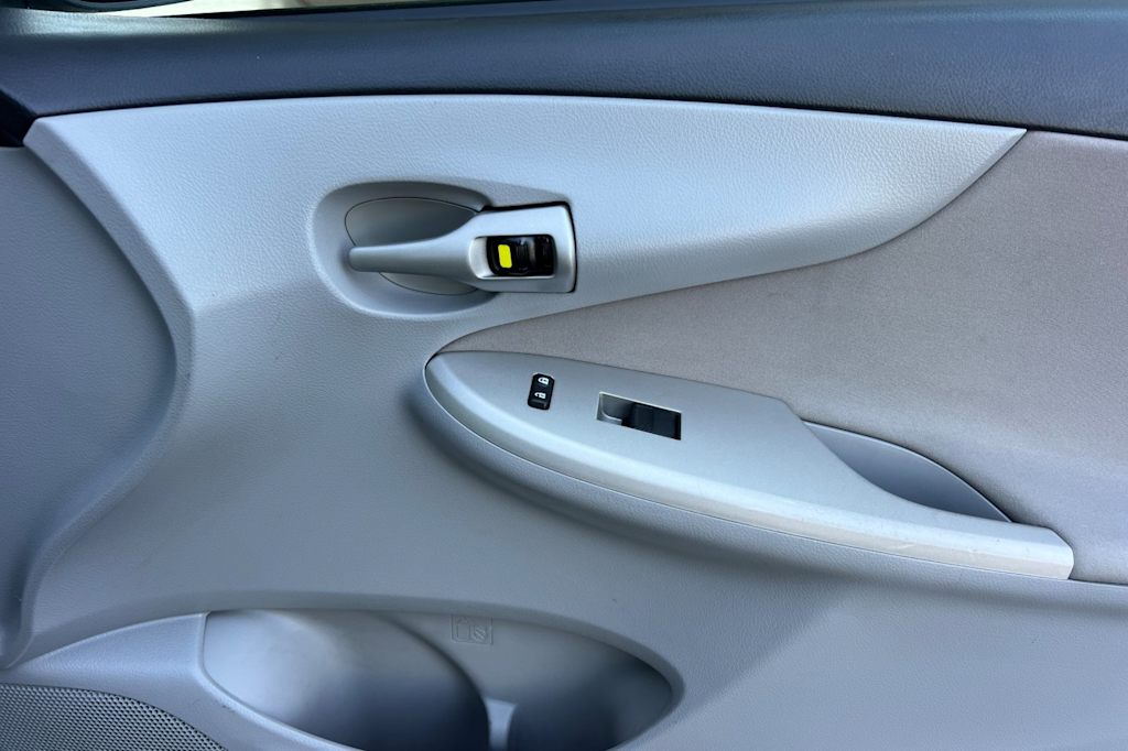 Thumbnail: 2012 Toyota Corolla - 24