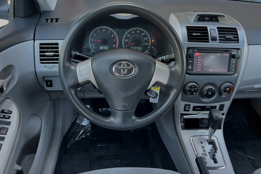 2013 Toyota Corolla LE 12