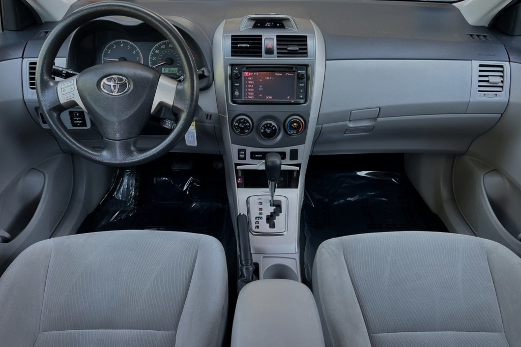 2013 Toyota Corolla LE 2