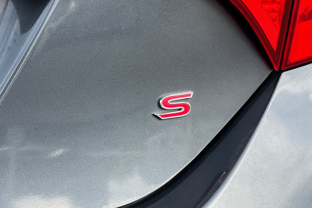 Thumbnail: 2015 Toyota Corolla - 25