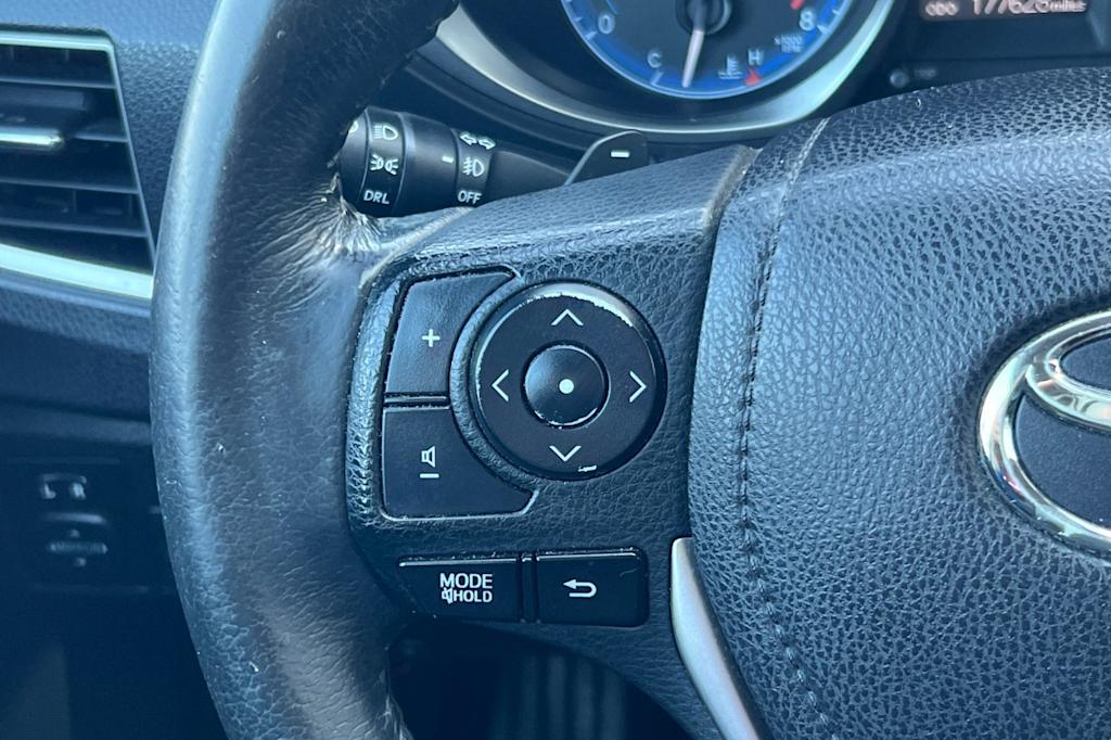 Thumbnail: 2015 Toyota Corolla - 26