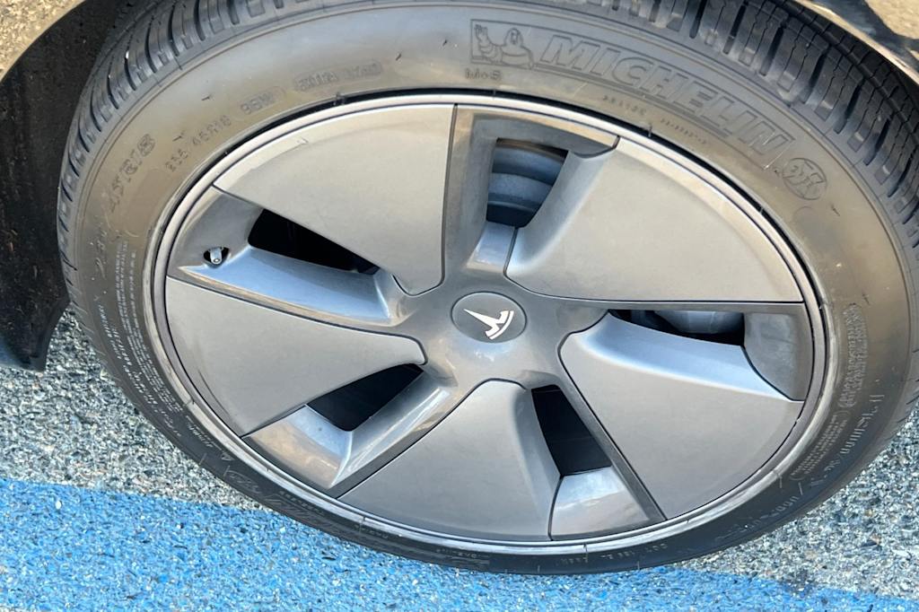 Thumbnail: 2021 Tesla Model 3 - 21