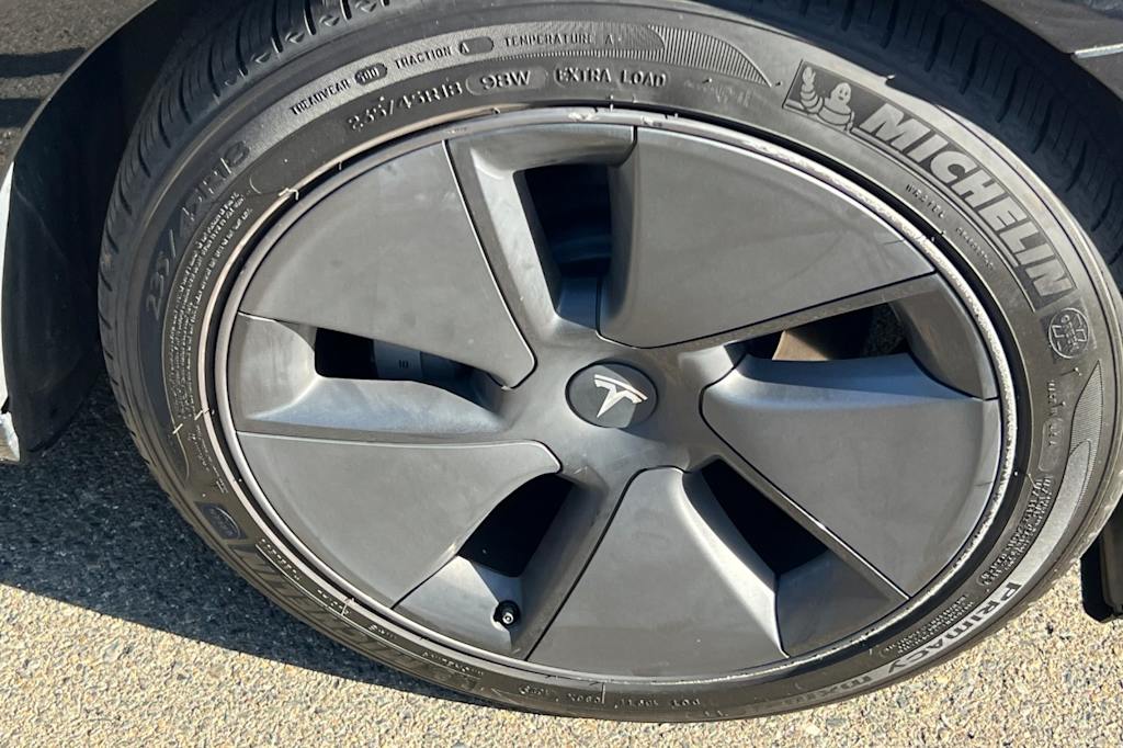 Thumbnail: 2021 Tesla Model 3 - 16