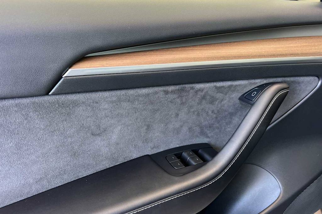Thumbnail: 2023 Tesla Model 3 - 17