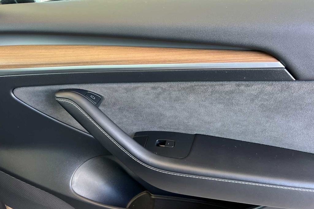 Thumbnail: 2023 Tesla Model 3 - 21