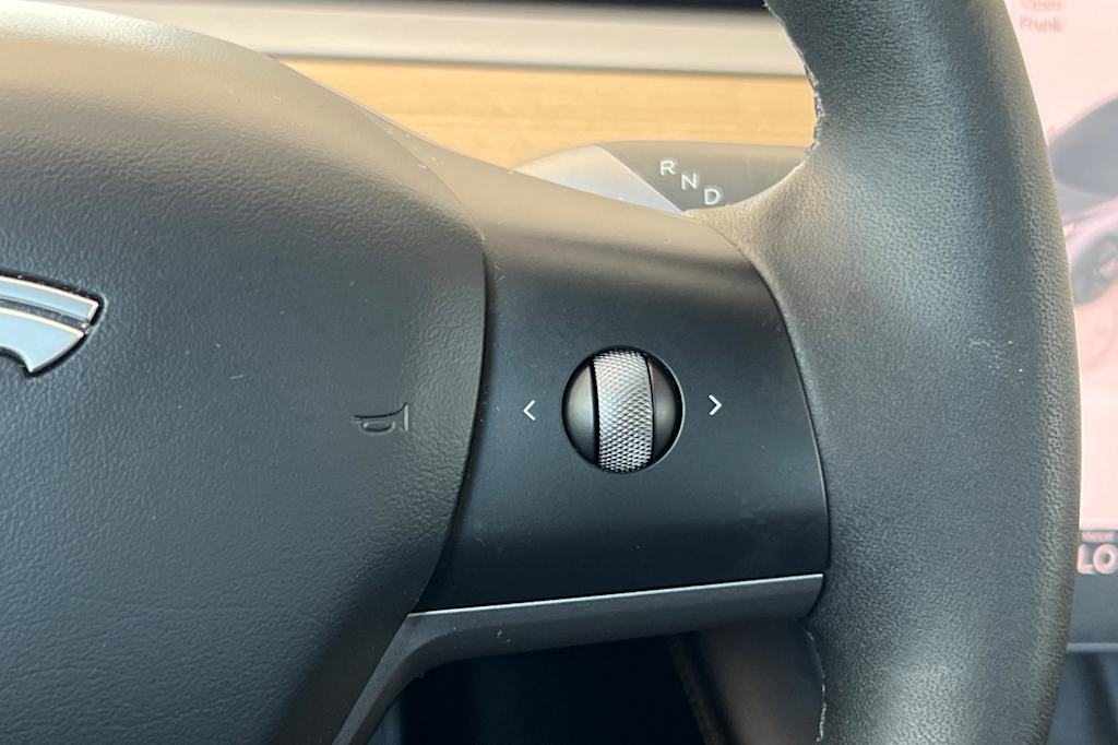 Thumbnail: 2023 Tesla Model 3 - 27