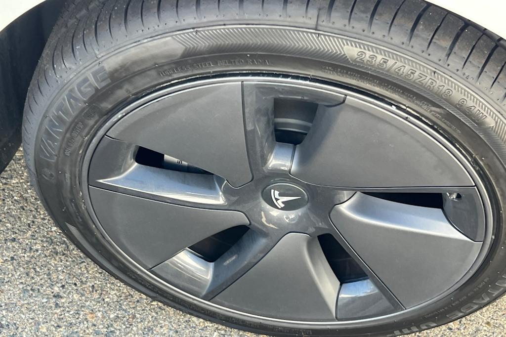 Thumbnail: 2023 Tesla Model 3 - 17