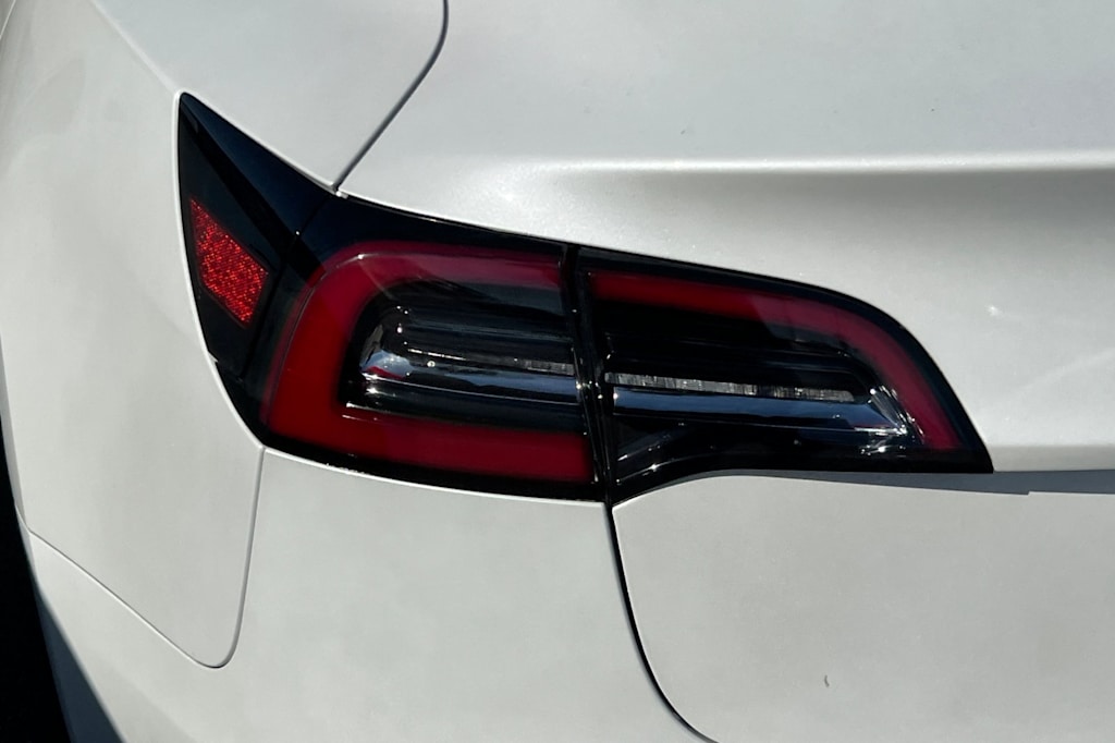 Thumbnail: 2023 Tesla Model 3 - 21