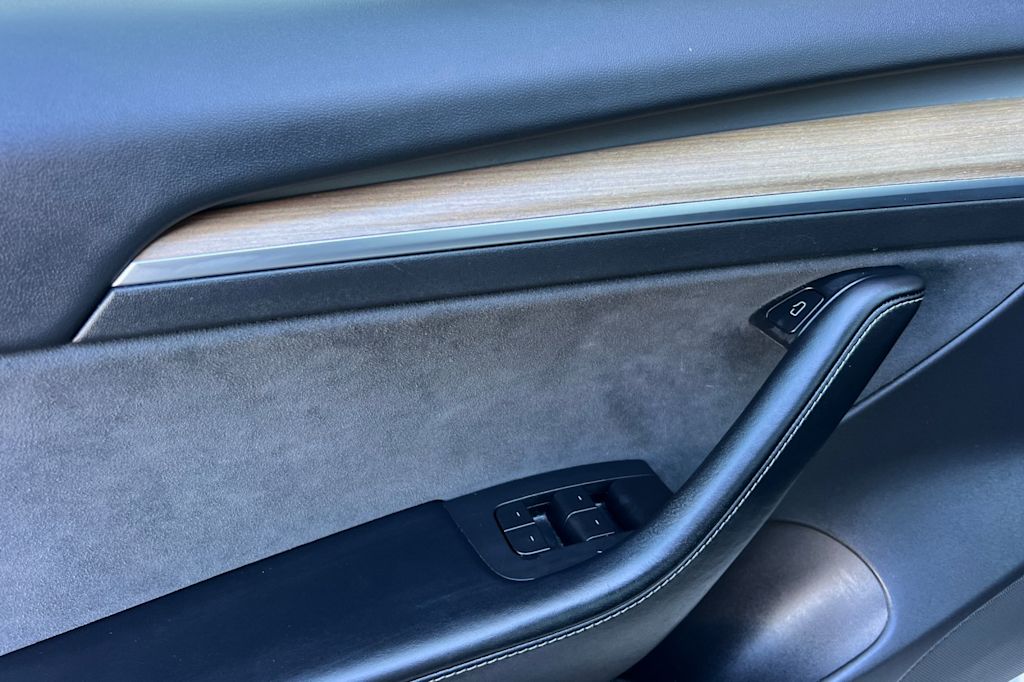 Thumbnail: 2023 Tesla Model 3 - 16