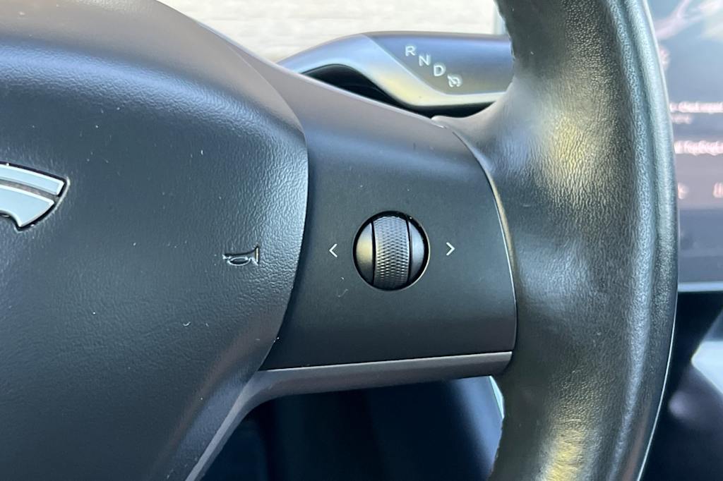 Thumbnail: 2018 Tesla Model 3 - 27