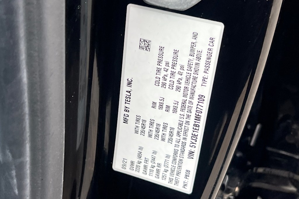 Thumbnail: 2021 Tesla Model 3 - 15