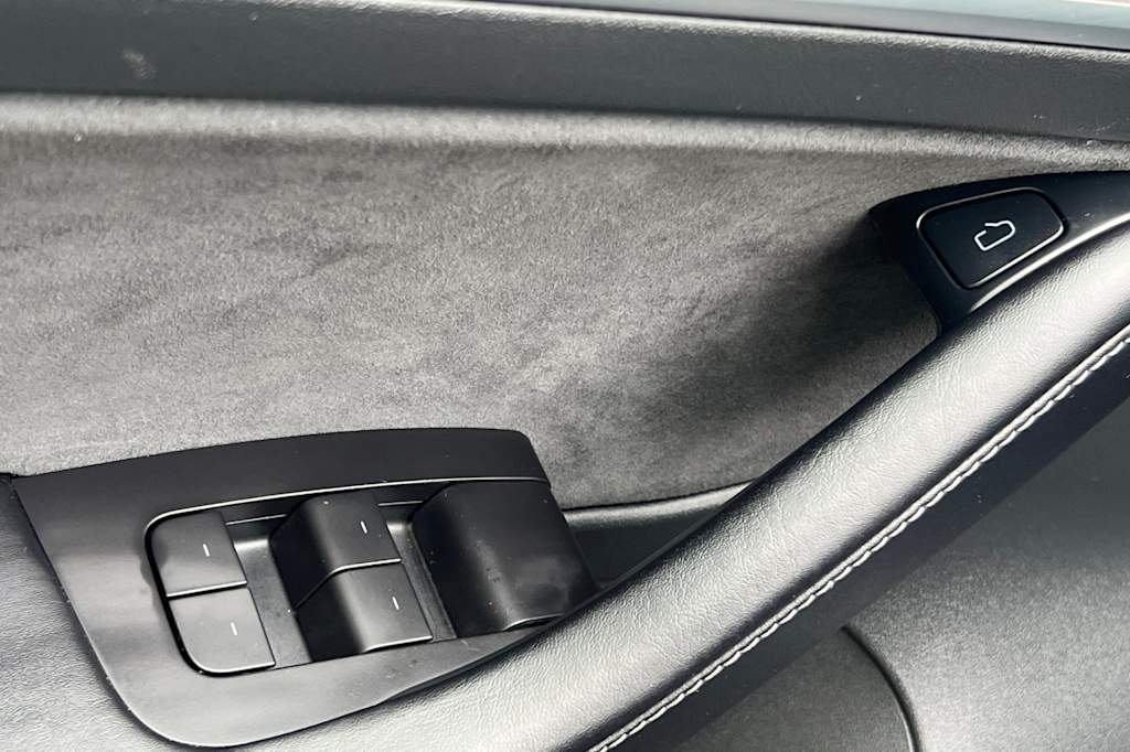 Thumbnail: 2021 Tesla Model 3 - 20