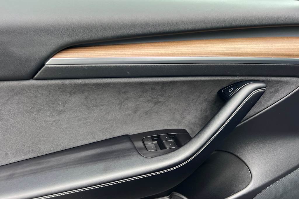 Thumbnail: 2021 Tesla Model 3 - 19