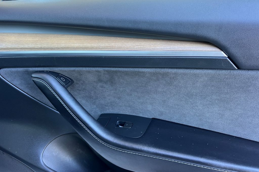 Thumbnail: 2023 Tesla Model 3 - 21