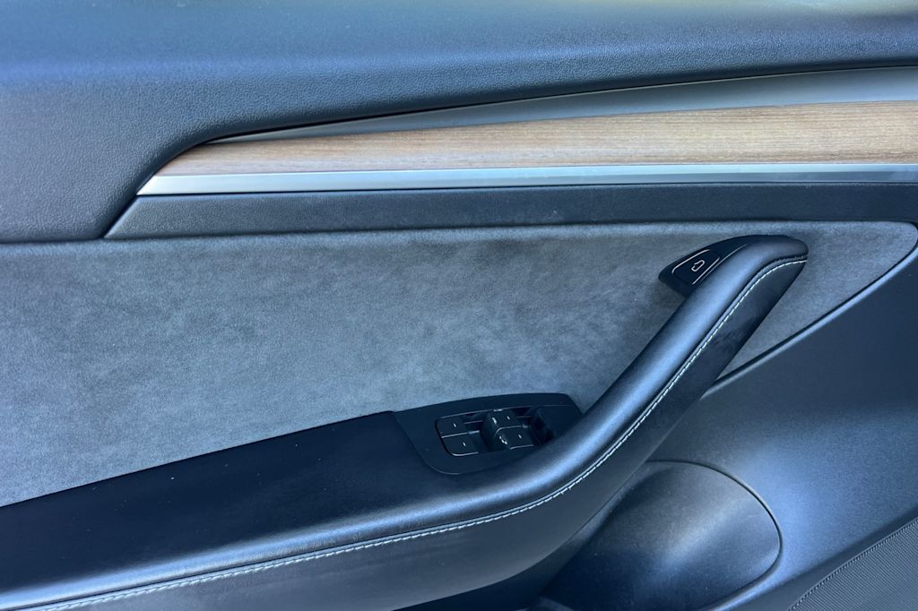 Thumbnail: 2023 Tesla Model 3 - 17