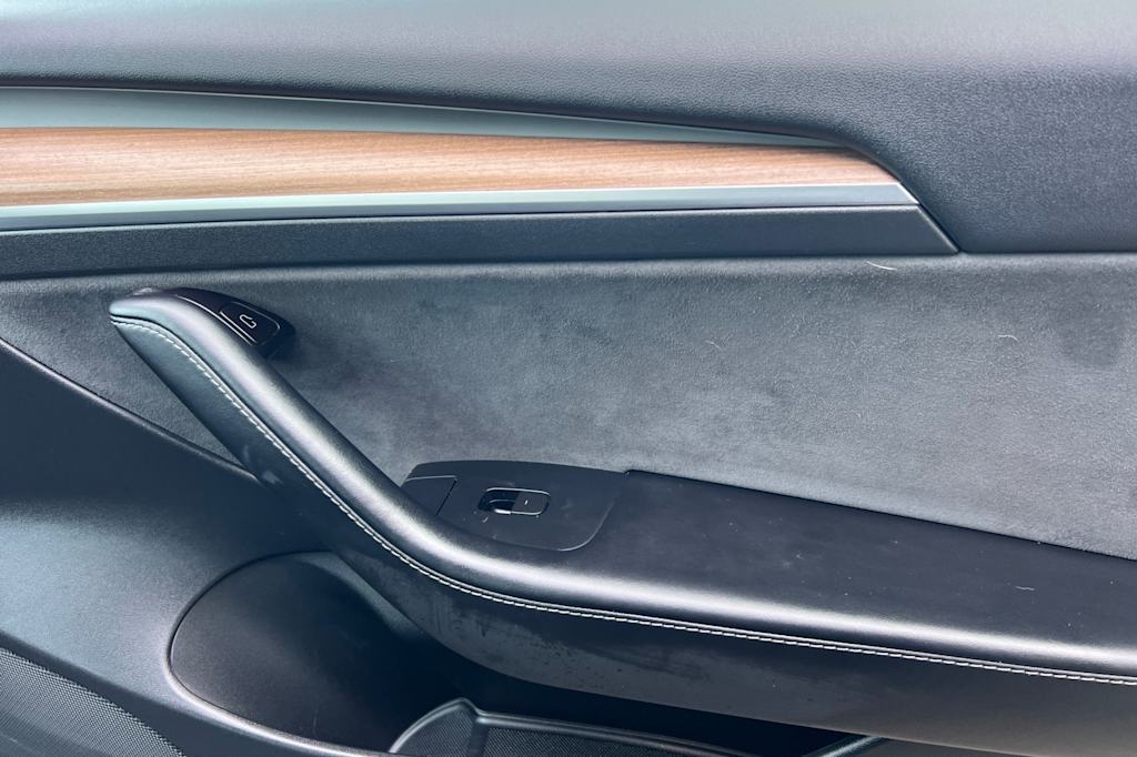 Thumbnail: 2022 Tesla Model 3 - 21