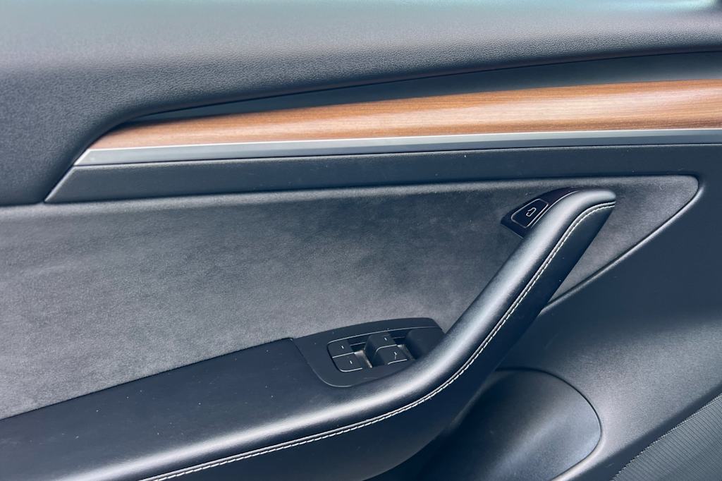 Thumbnail: 2022 Tesla Model 3 - 17