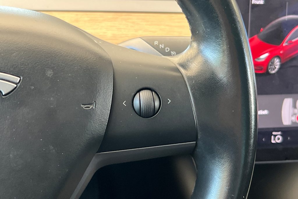 Thumbnail: 2018 Tesla Model 3 - 28