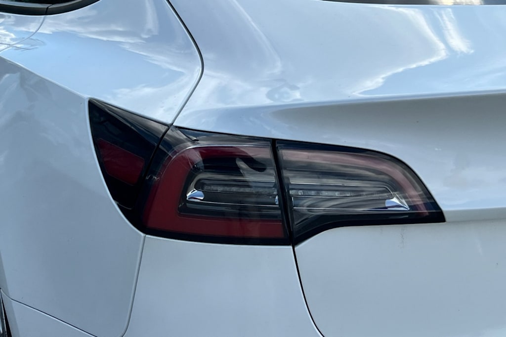 Thumbnail: 2022 Tesla Model 3 - 21