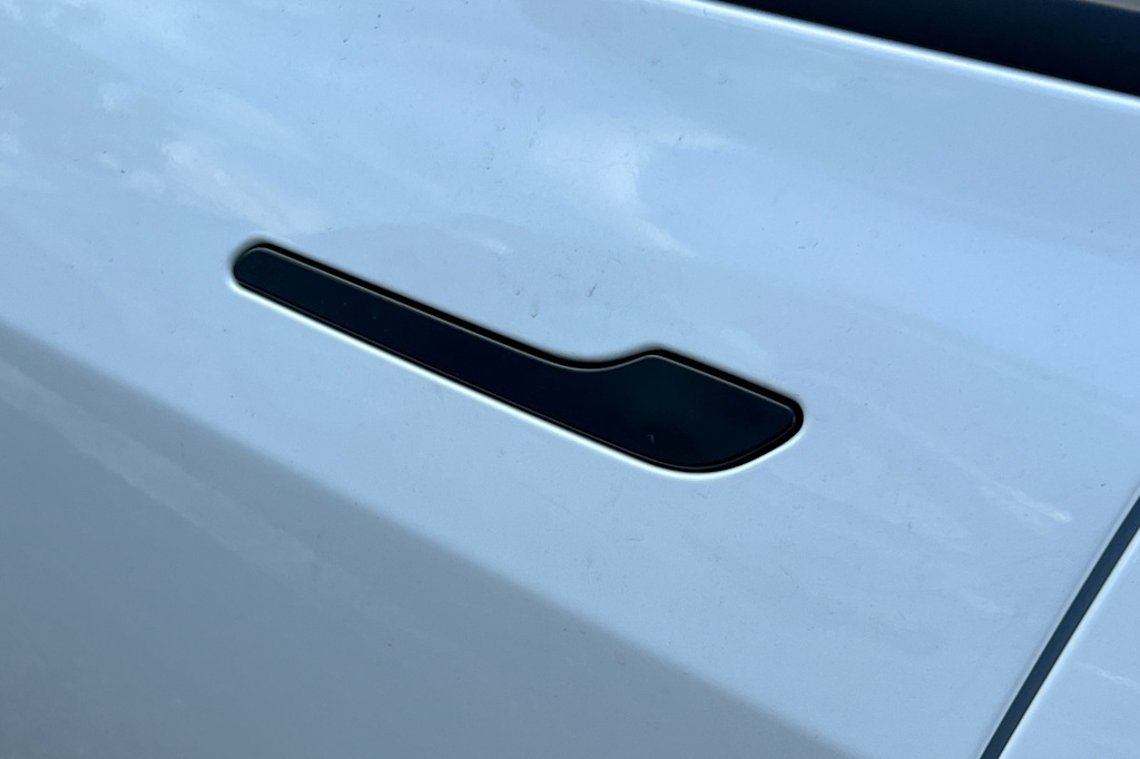 Thumbnail: 2022 Tesla Model 3 - 11