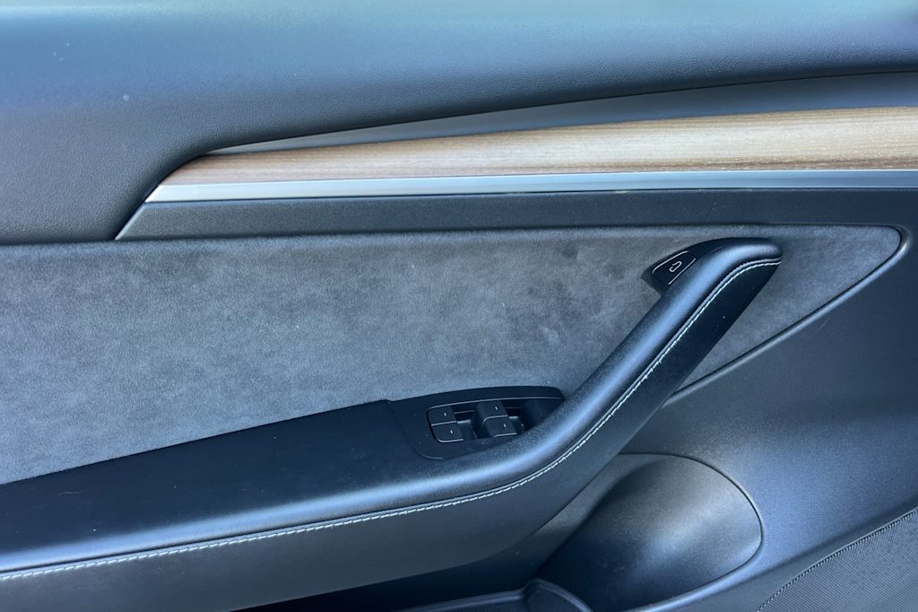 Thumbnail: 2022 Tesla Model 3 - 17
