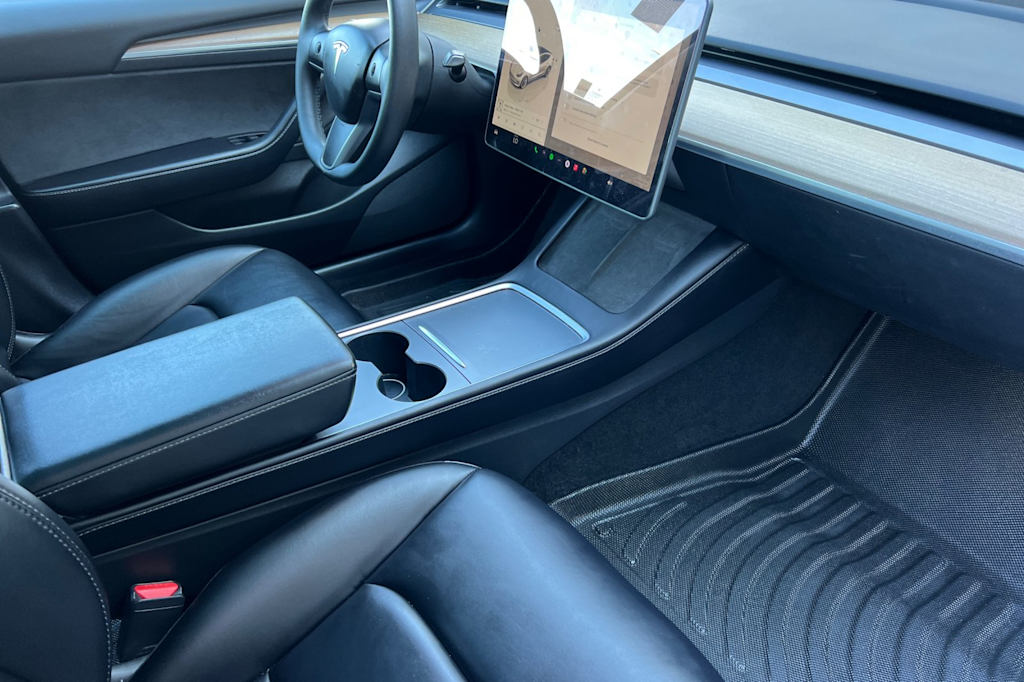 Thumbnail: 2022 Tesla Model 3 - 11